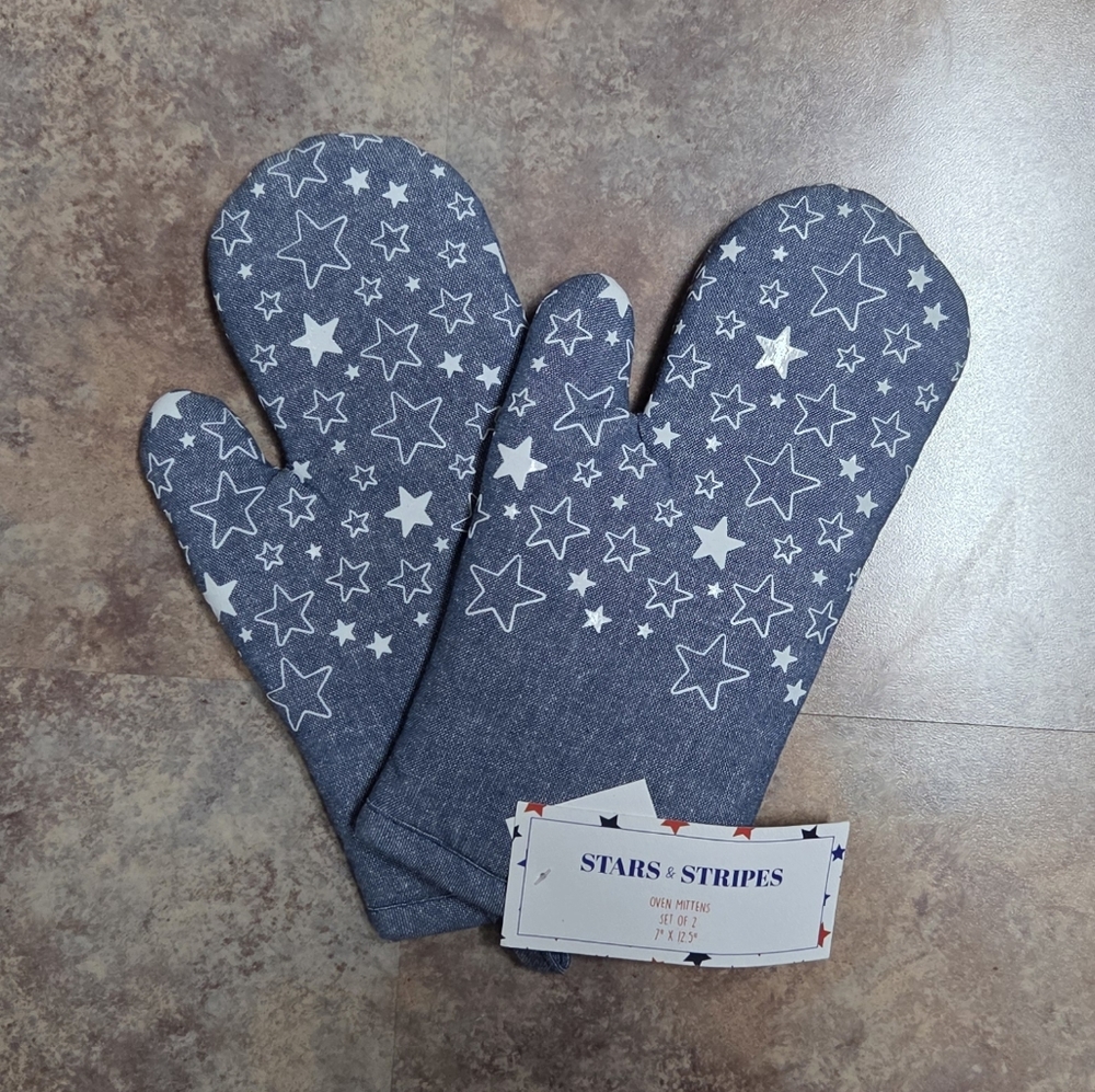 New Stars & Stripes Oven Mitt Set